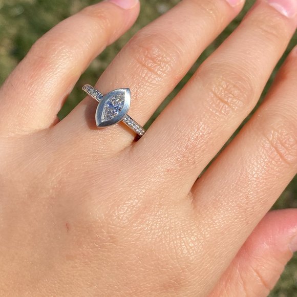Designer Diana Vincent Signed Marquise Engagement Ring in Platinum - Picture 8 of 10